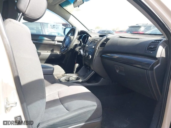 2012 Kia Sorento LX with VIN 5XYKT3A14CG215436, listed as a IAAI auction lot 41597613 with 252,430 mi miles. Bid and sale history available at carsss.com. Image 5.