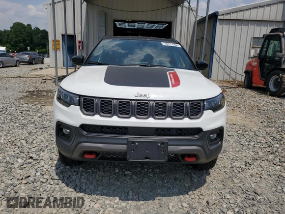 2025 Jeep Compass Trailhawk с VIN 3C4NJDDN6ST522993, выставлен на аукционе Copart как лот 62608575 с пробегом 9 714 миль миль и Чистый • Clean title. История ставок и продаж доступна на DreamBid. Изображение 5.
