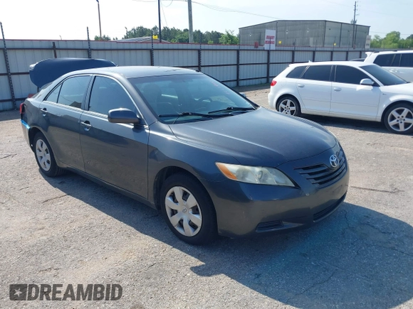 2008 Toyota Camry LE z VIN 4T1BE46K28U770940, wystawiony jako IAAI lot #42229006 z przebiegiem 184 667 mil mil oraz . Historia ofert i sprzedaży dostępna na DreamBid. Obrazek 1.