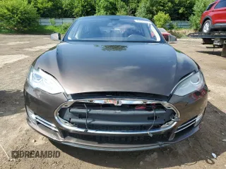 2014 Tesla Model S 60 with VIN 5YJSA1H17EFP31977, listed as a Copart auction lot 62521525 with Not provided miles and Clean title. Bid and sale history available at DreamBid. Image 5.