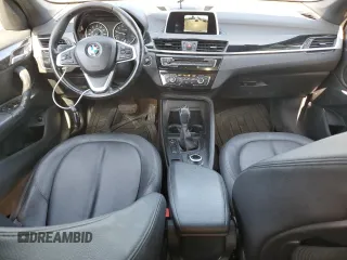 2018 BMW X1 sDrive28i z VIN WBXHU7C32J5H45283, wystawiony jako Copart lot #56382255 z przebiegiem 37 251 mil mil oraz Szkody całkowita. Historia ofert i sprzedaży dostępna na DreamBid. Obrazek 8.