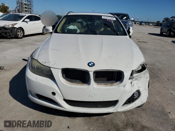 2011 BMW 3 Series 328i xDrive with VIN WBAUU3C52BA542516, listed as a Copart auction lot 81572764 with Not Provided miles and Salvage Title. Bid and sale history available at DreamBid. Image 5.
