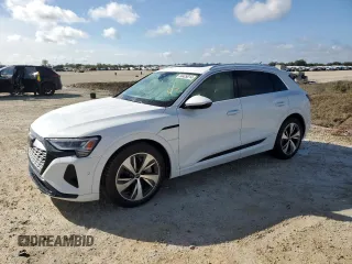 2024 Audi Q8 e-tron z VIN WA16AAGE2RB013276, wystawiony jako Copart lot #84429214 z przebiegiem 3583 mil mil oraz Szkody całkowita. Historia ofert i sprzedaży dostępna na DreamBid. Obrazek 1.