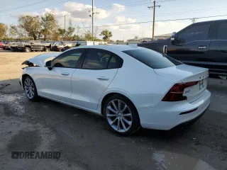2021 Volvo S60 Momentum with VIN 7JR102FK5MG095212, listed as a Copart auction lot 70675402 with 16,553 mi miles. Bid and sale history available at carsss.com. Image 2.