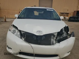 2017 Toyota Sienna XLE Auto Access Seat z VIN 5TDYZ3DC1HS855359, wystawiony jako Copart lot #54170315 z przebiegiem 129 570 mil mil oraz Szkoda całkowita • Salvage title. Historia ofert i sprzedaży dostępna na DreamBid. Obrazek 5.