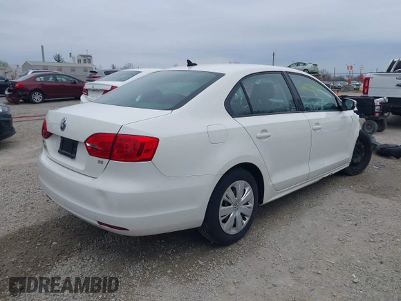 2014 Volkswagen Jetta SE z VIN 3VWD17AJ8EM211169, wystawiony jako IAAI lot #41978416 z przebiegiem 141 545 mil mil oraz . Historia ofert i sprzedaży dostępna na DreamBid. Obrazek 4.