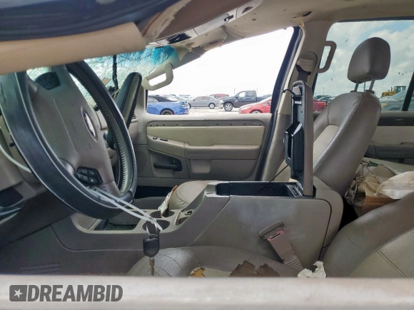 2003 Ford Explorer Eddie Bauer z VIN 1FMZU64K43ZB27338, wystawiony jako Copart lot #58319855 z przebiegiem Nie podano mil oraz Nie do naprawy • Non repairable. Historia ofert i sprzedaży dostępna na DreamBid. Obrazek 7.