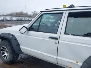 1990 Jeep Cherokee with VIN 1J4FJ78L0LL217723, listed as a IAAI auction lot 41788403 with 147,557 mi miles and . Bid and sale history available at DreamBid. Image 15.