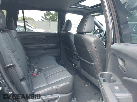 2025 Honda Passport TrailSport с VIN 5FNYF8H65SB006177, выставлен на аукционе IAAI как лот 42273695 с пробегом 1 989 миль миль и . История ставок и продаж доступна на DreamBid. Изображение 8.
