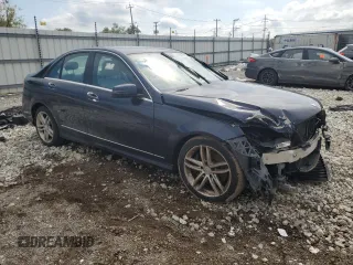 2013 Mercedes-Benz C 300 Sport z VIN WDDGF8AB0DR273622, wystawiony jako Copart lot #53899175 z przebiegiem 115 067 mil mil oraz Szkoda całkowita • Salvage title. Historia ofert i sprzedaży dostępna na DreamBid. Obrazek 4.