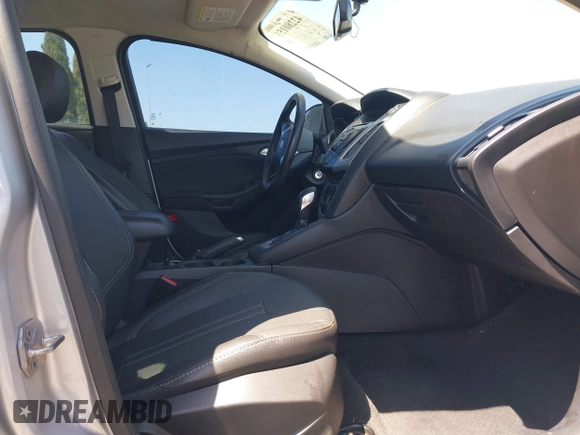2014 Ford Focus SE z VIN 1FADP3K28EL254693, wystawiony jako IAAI lot #42280155 z przebiegiem 126 250 mil mil oraz . Historia ofert i sprzedaży dostępna na DreamBid. Obrazek 5.