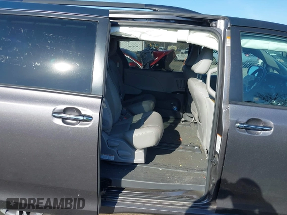 2019 Toyota Sienna XLE Auto Access Seat with VIN 5TDYZ3DC1KS009336, listed as a IAAI auction lot 41774424 with 108,334 mi miles. Bid and sale history available at carsss.com. Image 8.