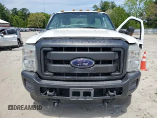 2012 Ford F-250 XL z VIN 1FTBF2B65CEA94825, wystawiony jako Copart lot #56392965 z przebiegiem 93 085 mil mil oraz Czysty tytuł • Clean title. Historia ofert i sprzedaży dostępna na DreamBid. Obrazek 5.