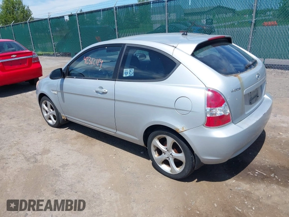 2007 Hyundai Accent SE z VIN KMHCN36C67U007308, wystawiony jako IAAI lot #42312114 z przebiegiem 105 096 mil mil oraz . Historia ofert i sprzedaży dostępna na DreamBid. Obrazek 3.