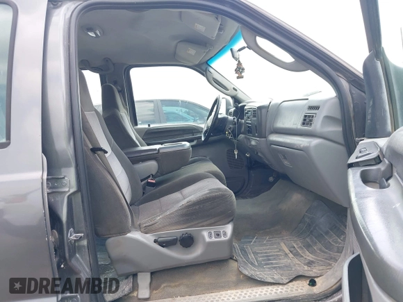 2003 Ford F-250 XL z VIN 1FTNW20L83EB89353, wystawiony jako IAAI lot #42127178 z przebiegiem 257 245 mil mil oraz . Historia ofert i sprzedaży dostępna na DreamBid. Obrazek 5.