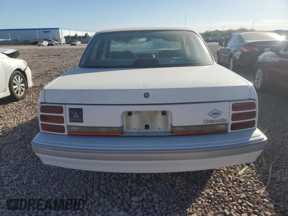 1993 Oldsmobile Cutlass Ciera S z VIN 1G3AG54NXP6406135, wystawiony jako Copart lot #86319294 z przebiegiem 90 019 mil mil oraz Szkoda całkowita • Salvage title. Historia ofert i sprzedaży dostępna na DreamBid. Obrazek 6.