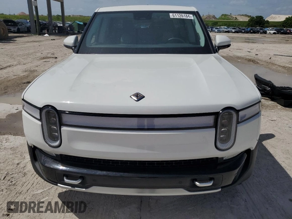 2023 Rivian R1T Adventure z VIN 7FCTGBAA5PN028668, wystawiony jako Copart lot #61126184 z przebiegiem 2337 mil mil oraz Szkody całkowita. Historia ofert i sprzedaży dostępna na DreamBid. Obrazek 5.