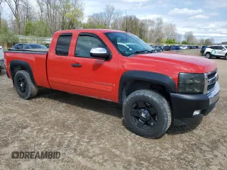 2007 Chevrolet Silverado 1500 1LT with VIN 1GCEK19007Z571437, listed as a Copart auction lot 55155565 with 218,138 mi miles and Clean Title. Bid and sale history available at DreamBid. Image 4.