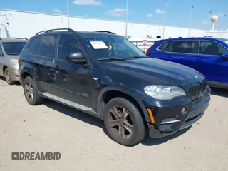 2012 BMW X5 35i z VIN 5UXZV4C50CL990107, wystawiony jako IAAI lot #40538796 z przebiegiem 95 579 mil mil oraz . Historia ofert i sprzedaży dostępna na DreamBid. Obrazek 1.