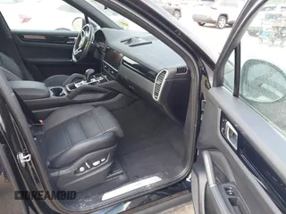 2021 Porsche Cayenne E-Hybrid Hybrid z VIN WP1AE2AYXMDA24566, wystawiony jako IAAI lot #41815737 z przebiegiem 51 149 mil mil oraz . Historia ofert i sprzedaży dostępna na DreamBid. Obrazek 5.