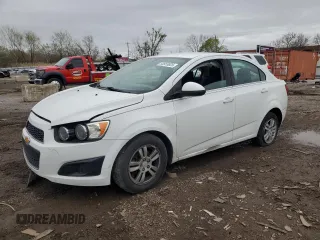 2015 Chevrolet Sonic LT z VIN 1G1JC5SHXF4115615, wystawiony jako Copart lot #53959925 z przebiegiem 91 209 mil mil oraz Szkoda całkowita • Salvage title. Historia ofert i sprzedaży dostępna na DreamBid. Obrazek 1.