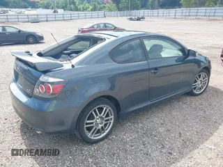2010 Scion tC z VIN JTKDE3B71A0307038, wystawiony jako IAAI lot #39720503 z przebiegiem 133 853 mil mil oraz . Historia ofert i sprzedaży dostępna na DreamBid. Obrazek 4.