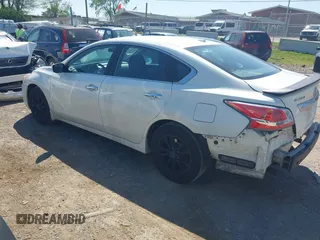 2015 Nissan Altima 2.5 SV with VIN 1N4AL3AP7FC168658, listed as a IAAI auction lot 42044500 with 185,968 mi miles. Bid and sale history available at carsss.com. Image 3.
