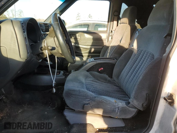 2000 Chevrolet Blazer LS with VIN 1GNCT18W8YK285881, listed as a Copart auction lot 41364325 with 277,029 mi miles and Salvage title. Bid and sale history available at DreamBid. Image 7.