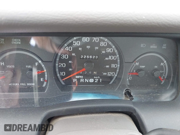 2001 Ford Crown Victoria LX z VIN 2FAFP74W81X102216, wystawiony jako IAAI lot #42388800 z przebiegiem 225 623 mil mil oraz . Historia ofert i sprzedaży dostępna na DreamBid. Obrazek 7.