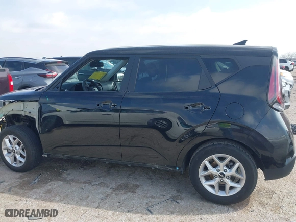 2024 Kia Soul LX with VIN KNDJ23AU7R7236067, listed as a IAAI auction lot 41520987 with 17,092 mi miles. Bid and sale history available at carsss.com. Image 14.
