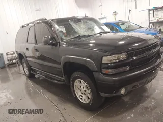 2003 Chevrolet Suburban Z71 with VIN 3GNFK16Z33G275630, listed as a IAAI auction lot 41937310 with 224,207 mi miles. Bid and sale history available at carsss.com. Image 1.