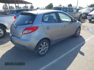 2013 Mazda 2 Touring z VIN JM1DE1LZ0D0162994, wystawiony jako IAAI lot #42406847 z przebiegiem 190 255 mil mil oraz . Historia ofert i sprzedaży dostępna na DreamBid. Obrazek 4.