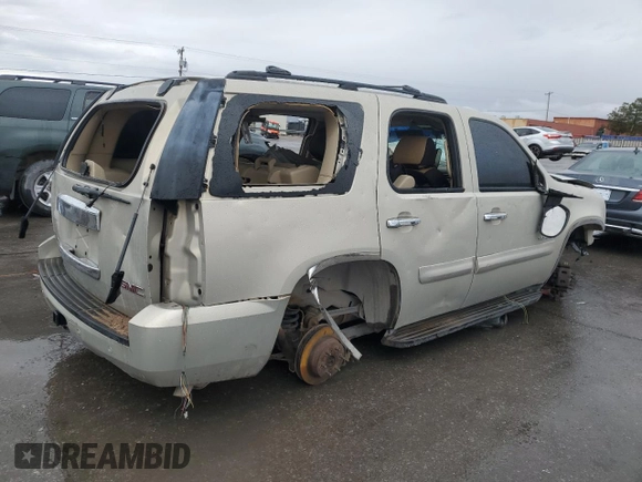 2007 GMC Yukon SLE with VIN 1GKFK13017R157472, listed as a Copart auction lot 79322014 with 0 mi miles and Salvage Title. Bid and sale history available at carsss.com. Image 3.