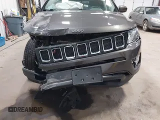 2019 Jeep Compass Latitude z VIN 3C4NJDBB3KT828901, wystawiony jako IAAI lot #41873087 z przebiegiem 49 107 mil mil oraz . Historia ofert i sprzedaży dostępna na DreamBid. Obrazek 17.