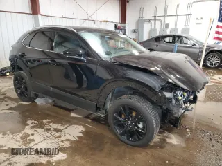 2024 Mazda CX-30 Premium z VIN 3MVDMBDY4RM689826, wystawiony jako Copart lot #43533135 z przebiegiem 10 372 mil mil oraz Szkody całkowita. Historia ofert i sprzedaży dostępna na DreamBid. Obrazek 4.
