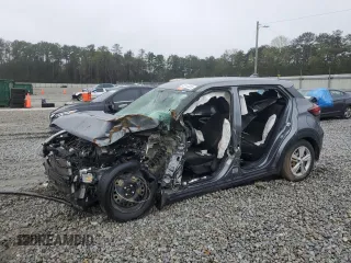 2021 Nissan Kicks S z VIN 3N1CP5BVXML548176, wystawiony jako Copart lot #50143365 z przebiegiem Nie podano mil oraz Nie do naprawy • Non repairable. Historia ofert i sprzedaży dostępna na DreamBid. Obrazek 1.