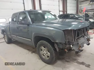 2006 Chevrolet Silverado 1500 LT1 with VIN 2GCEK19B461293733, listed as a IAAI auction lot 41661263 with 163,484 mi miles. Bid and sale history available at carsss.com. Image 1.
