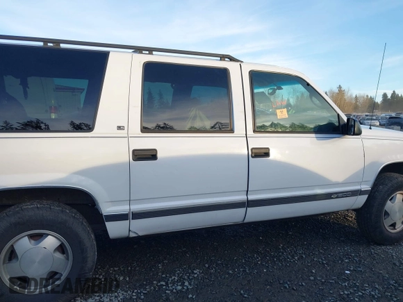 1997 Chevrolet Suburban with VIN 3GNFK16RXVG102805, listed as a IAAI auction lot 41559415 with 1 mi miles. Bid and sale history available at carsss.com. Image 12.
