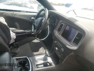 2023 Dodge Charger SXT z VIN 2C3CDXBG7PH529279, wystawiony jako Copart lot #55828515 z przebiegiem Nie podano mil oraz Nie do naprawy • Non repairable. Historia ofert i sprzedaży dostępna na DreamBid. Obrazek 7.