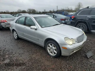 2001 Mercedes-Benz C 320 with VIN WDBRF64J01F089691, listed as a Copart auction lot 60071575 with 152,846 mi miles and Salvage title. Bid and sale history available at DreamBid. Image 4.