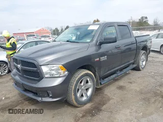 2017 Ram 1500 Express z VIN 3C6RR7KT2HG796410, wystawiony jako IAAI lot #41771608 z przebiegiem 140 662 mil mil oraz . Historia ofert i sprzedaży dostępna na DreamBid. Obrazek 2.