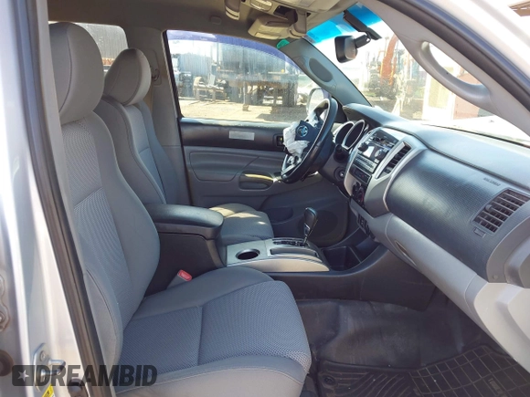 2012 Toyota Tacoma PreRunner z VIN 3TMJU4GN9CM131642, wystawiony jako IAAI lot #42208133 z przebiegiem 160 704 mil mil oraz . Historia ofert i sprzedaży dostępna na DreamBid. Obrazek 5.