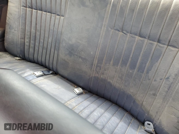 1984 Chevrolet Monte Carlo z VIN 1G1AZ37H3ER221496, wystawiony jako Copart lot #54297665 z przebiegiem 91 351 mil mil oraz Szkody całkowita. Historia ofert i sprzedaży dostępna na DreamBid. Obrazek 10.