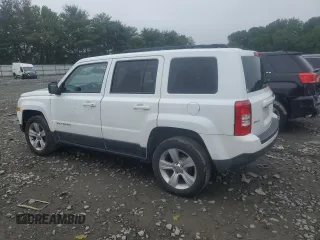 2016 Jeep Patriot Latitude with VIN 1C4NJRFB9GD586698, listed as a Copart auction lot 61131125 with 154,679 mi miles and Salvage title. Bid and sale history available at DreamBid. Image 2.