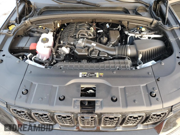 2025 Jeep Grand Cherokee Summit with VIN 1C4RJHEG1S8640375, listed as a Copart auction lot 44253355 with 961 mi miles and Clean title. Bid and sale history available at DreamBid. Image 12.