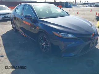 2022 Toyota Camry SE with VIN 4T1T11AK2NU678485, listed as a IAAI auction lot 41950302 with 17,865 mi miles. Bid and sale history available at carsss.com. Image 1.