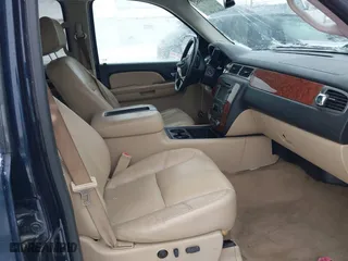 2007 Chevrolet Silverado 1500 LTZ with VIN 2GCEK13M771535698, listed as a IAAI auction lot 41295982 with 216,232 mi miles. Bid and sale history available at carsss.com. Image 5.