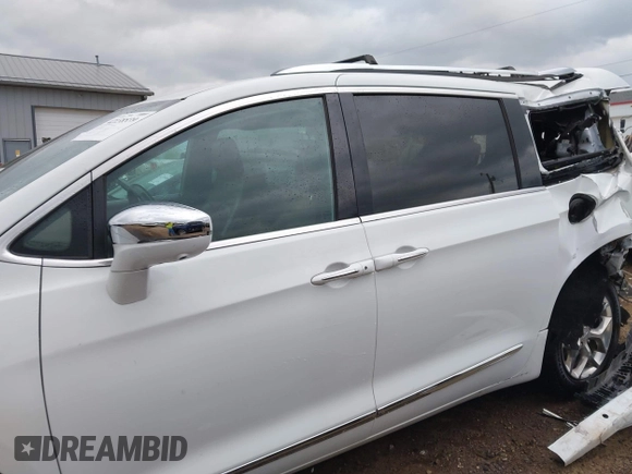 2017 Chrysler Pacifica Limited with VIN 2C4RC1GG0HR598664, listed as a IAAI auction lot 42138539 with 95,934 mi miles and . Bid and sale history available at DreamBid. Image 15.