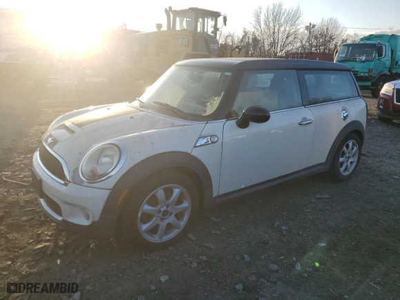 2009 MINI Cooper Clubman S with VIN WMWMM33559TP73070, listed as a Copart auction lot 84227794 with 142,107 mi miles and Clean Title. Bid and sale history available at carsss.com. Image 1.