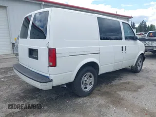 2005 Chevrolet Astro Cargo z VIN 1GCDM19X65B108694, wystawiony jako IAAI lot #42292530 z przebiegiem 120 426 mil mil oraz . Historia ofert i sprzedaży dostępna na DreamBid. Obrazek 4.